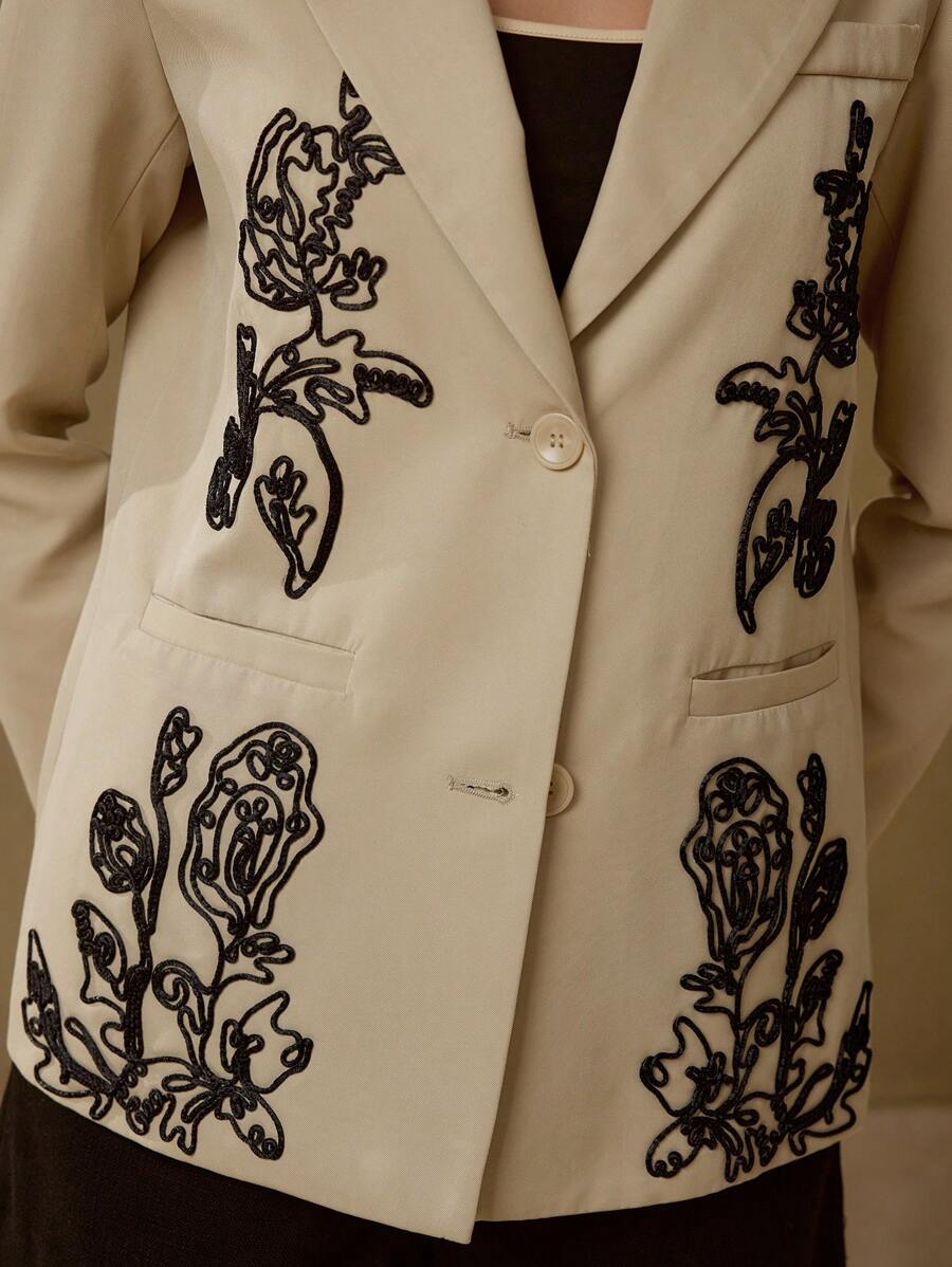 Blazer Feminino Alfaiataria Bege com Bordado Floral – Elegante Premium | Boutique do Encanto