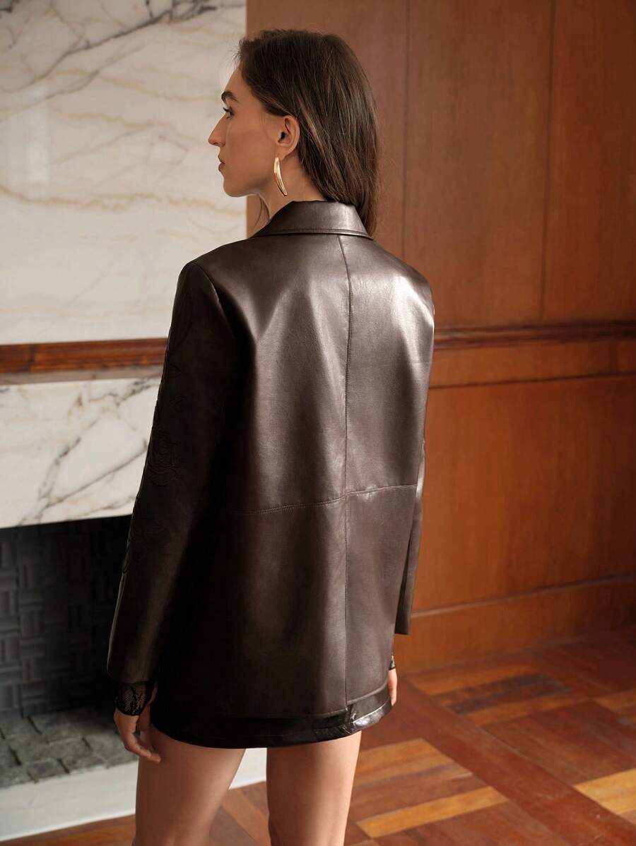 Blazer Feminino Couro PU Bordado Vinho – Alfaiataria Elegante Premium | Boutique do Encanto