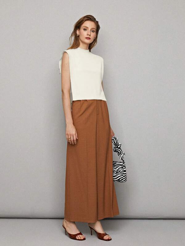 Blusa Cropped Feminina Estruturada com Recorte Lateral - Cores Preto - Branco - Coleção Entre Estações - Boutique do Encanto