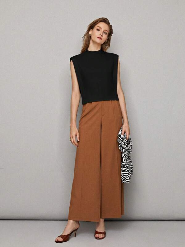 Blusa Cropped Feminina Estruturada com Recorte Lateral - Cores Preto - Branco - Coleção Entre Estações - Boutique do Encanto