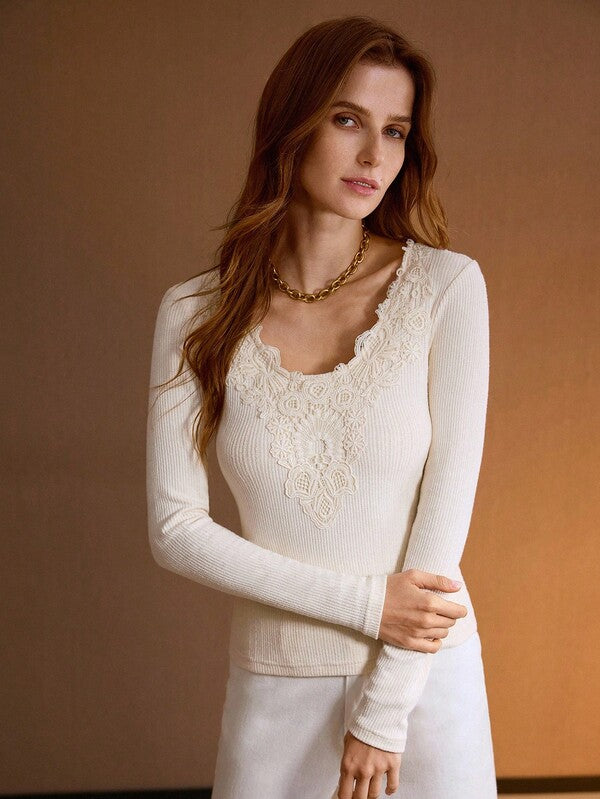 Blusa Feminina Canelada com Mangas Longa – Detalhe de Renda Frontal -Coleção Romantic Knit Inverno | Boutique do Encanto
