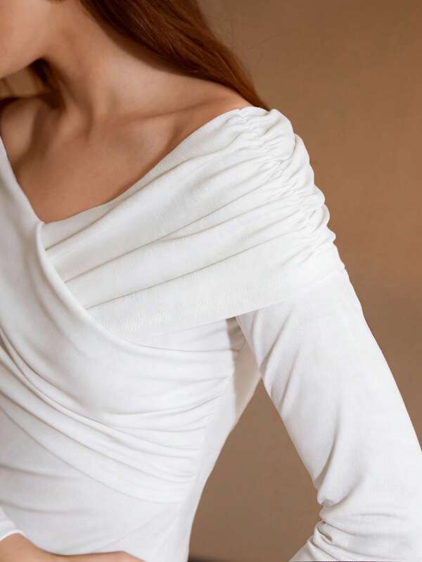 Blusa Feminina Ombro a Ombro Cruzada na Frente Slim Manga Longa Cor Preto Branco Claret Rose Coleção Entre Estações - Boutique do Encanto