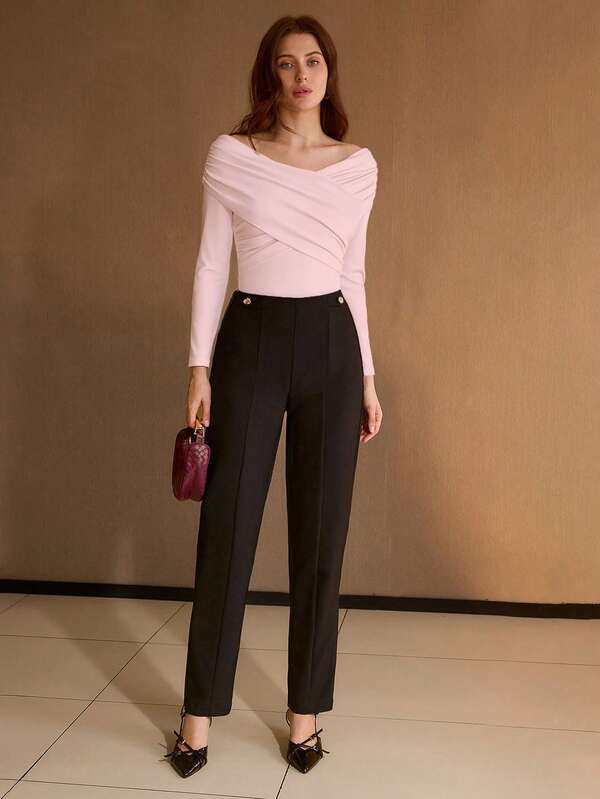 Blusa Feminina Ombro a Ombro Cruzada na Frente Slim Manga Longa Cor Preto Branco Claret Rose Coleção Entre Estações - Boutique do Encanto