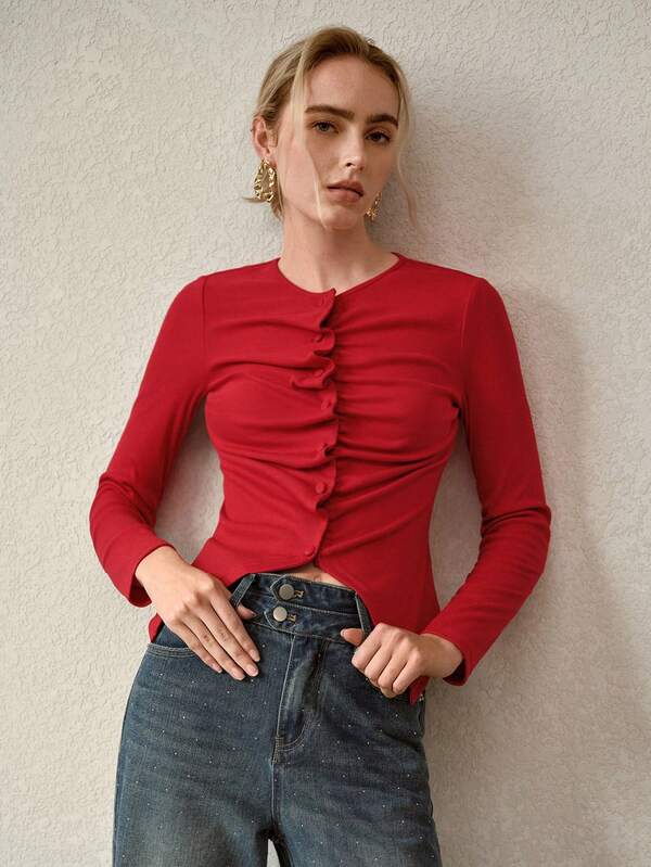 Blusa Feminina Vermelha Assimétrica em Malha Premium - Manga Longa, Drapeada com Botões, Slim Fit - Boutique do Encanto Blusas