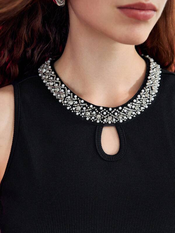 Blusa Regata Feminina Cor Preta Slim Tecido Algodão Prime Canelado Detalhe Bordado no Decote - Coleção Entre Estações - Boutique do Encanto