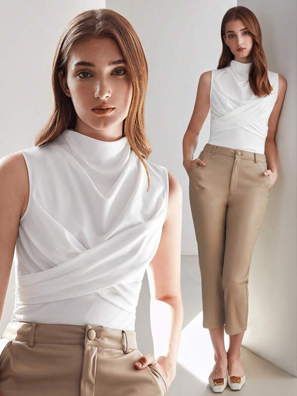 Blusa Regata Feminina Elegante com Detalhe Cruzado na Frente - Cor Branco - Ajuste Regular - Coleção Entre Estações - Boutique do Encanto