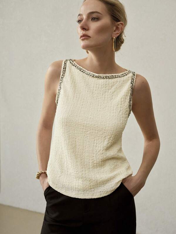 Blusa Regata Feminina Elegante com Detalhes em Pérolas – Cor Off White | Ajuste Regular | Boutique do Encanto