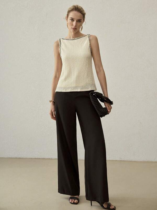 Blusa Regata Feminina Elegante com Detalhes em Pérolas – Cor Off White | Ajuste Regular | Boutique do Encanto