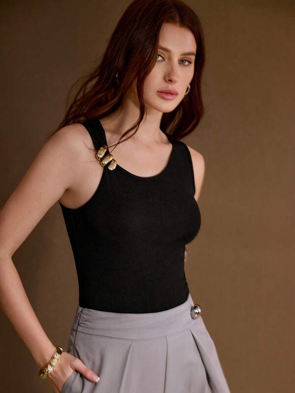 Blusa Regata Feminina Slim Cor Preta Detalhe de Metal na Alça - Coleção Entre Estações - Boutique do Encanto