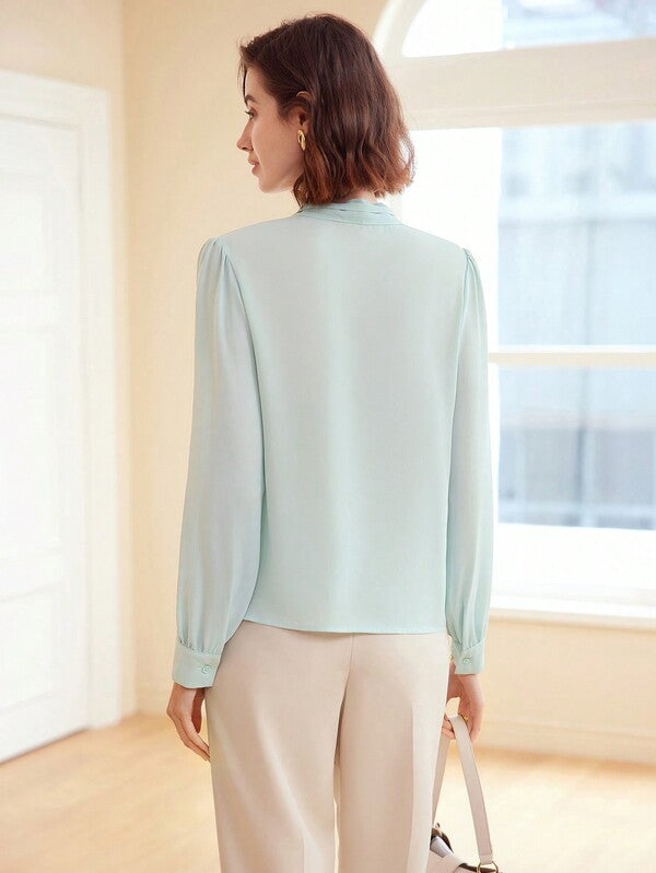 Blusa Social Feminina Manga Longa com Laço Frontal e Acessório Dourado - Office Chic - Boutique do Encanto Camisas