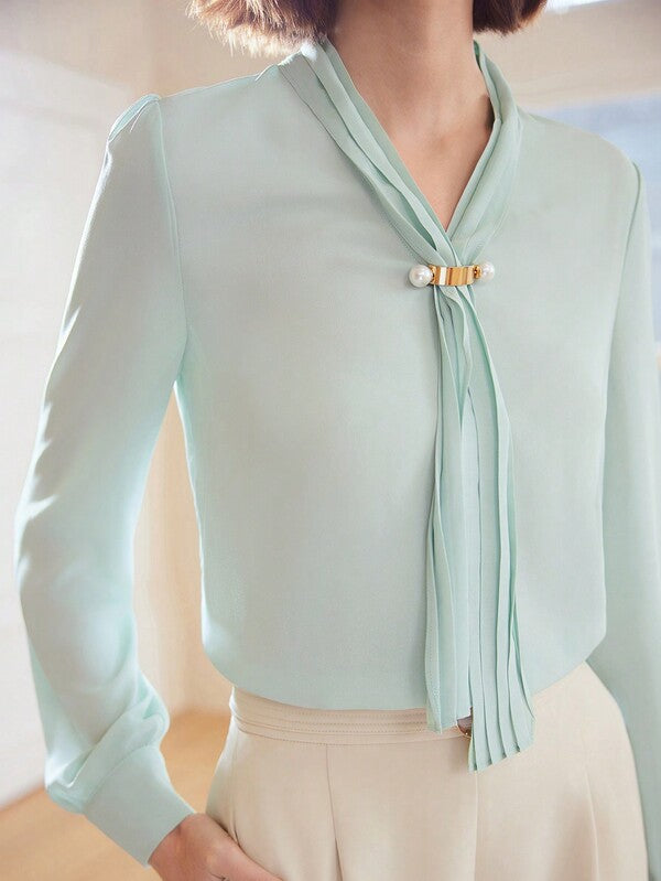 Blusa Social Feminina Manga Longa com Laço Frontal e Acessório Dourado - Office Chic - Boutique do Encanto Camisas