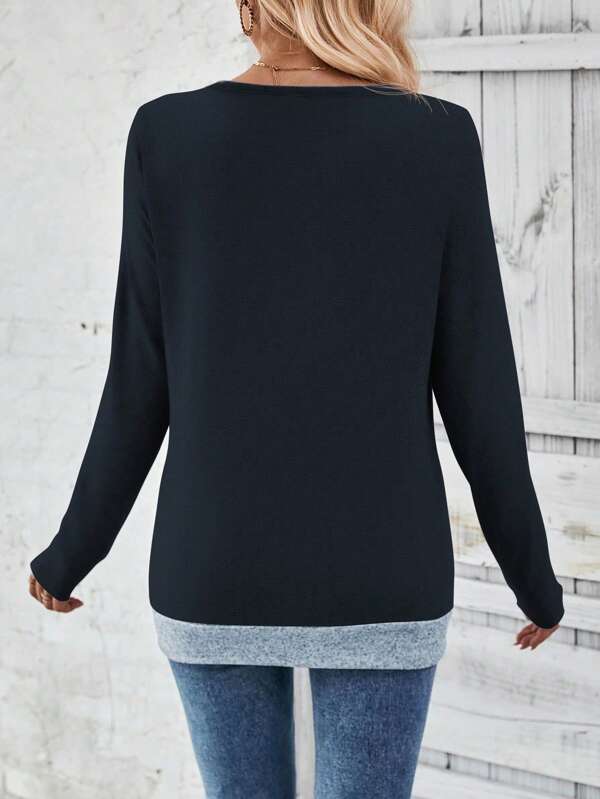 Blusa em Malha Premium Decote V Contrastante Feminina – Essenciais Urbanos