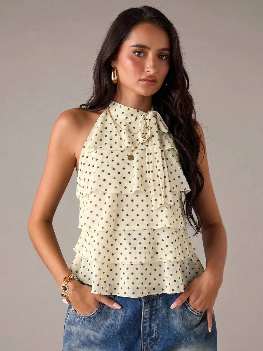 Blusa feminina Off White com poá preto e babados em camadas - Boutique do Encanto