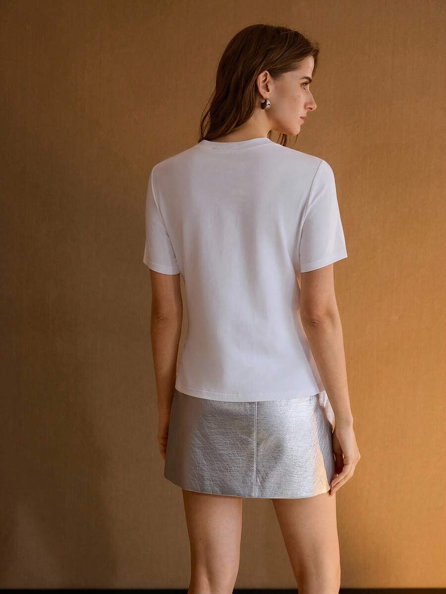 Blusa feminina branca 94% algodão com aplicação floral delicada