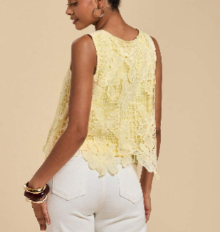 Blusa feminina com bordado floral e gola redonda para primavera e verão