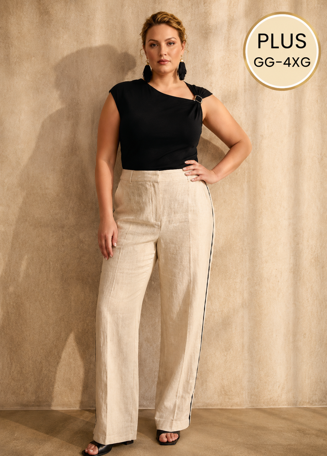 Blusa feminina elegante com decote assimétrico, manga boné e detalhe de fivela metálica no ombro plus size - Boutique do Encanto