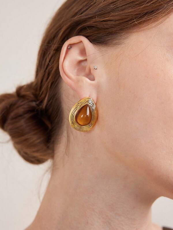 Brinco Feminino Aço Inox Banhado a Ouro 18K com Pedra Olho de Tigre – Design Geométrico Luxo