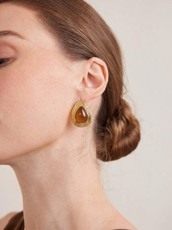 Brinco Feminino Aço Inox Banhado a Ouro 18K com Pedra Olho de Tigre – Design Geométrico Luxo
