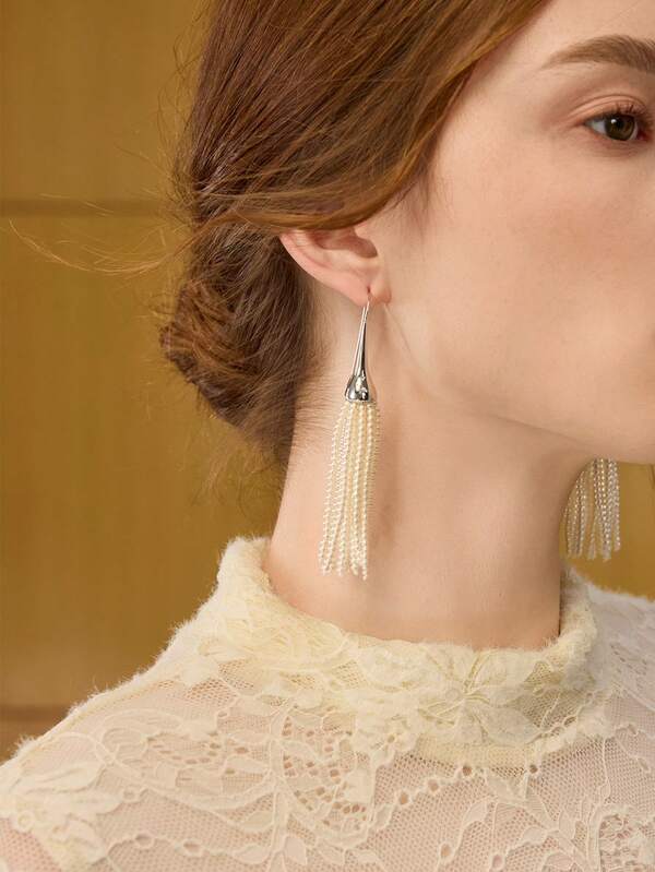 Brinco Feminino com Borla de Pérola - Elegância Atemporal com Movimento Delicado - Semi Joia Fashion Premium - Boutique do Encanto Brincos