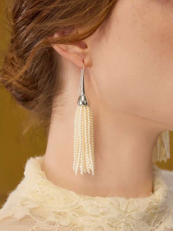 Brinco Feminino com Borla de Pérola - Elegância Atemporal com Movimento Delicado - Semi Joia Fashion Premium - Boutique do Encanto Brincos