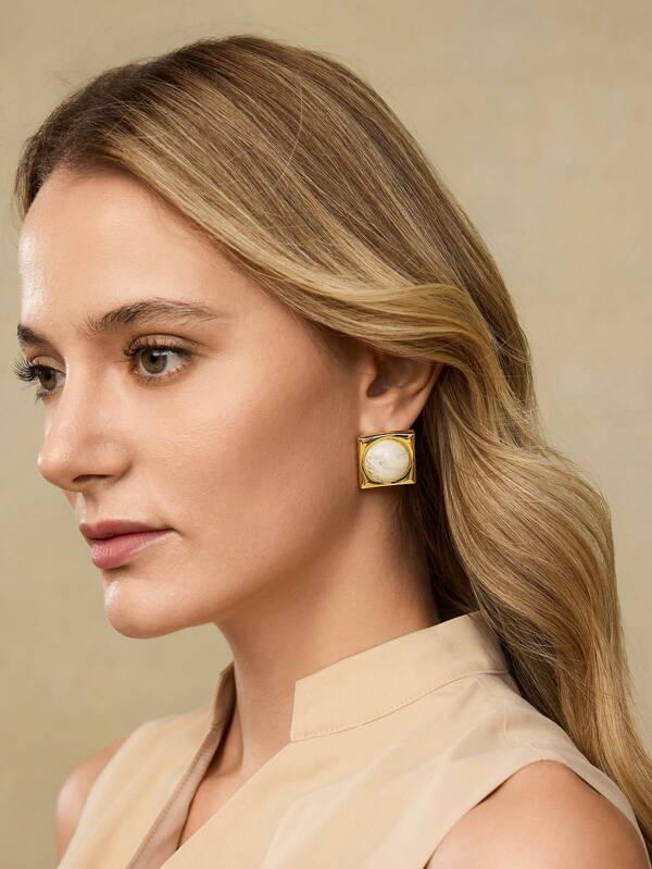 Brincos Femininos Quadrados com Pérola Central Dourado Banho 18 K -Pearl Frame Collection - Boutique do Encanto Brincos