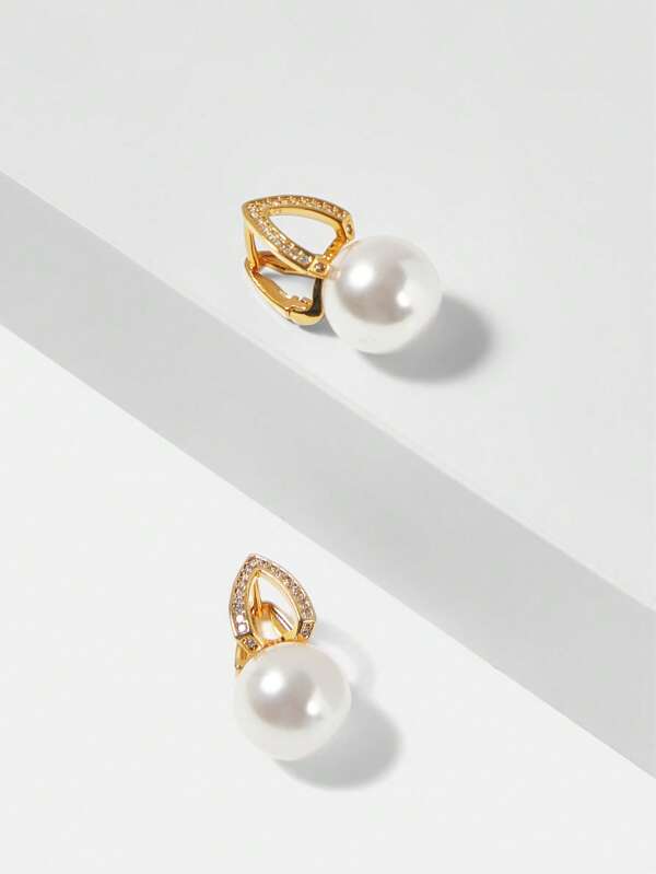 Brincos Femininos com Pérola Central Pendurada com Moldura Dupla Dourada Banho 18K - Soft Pearl Collection - Boutique do Encanto Brincos