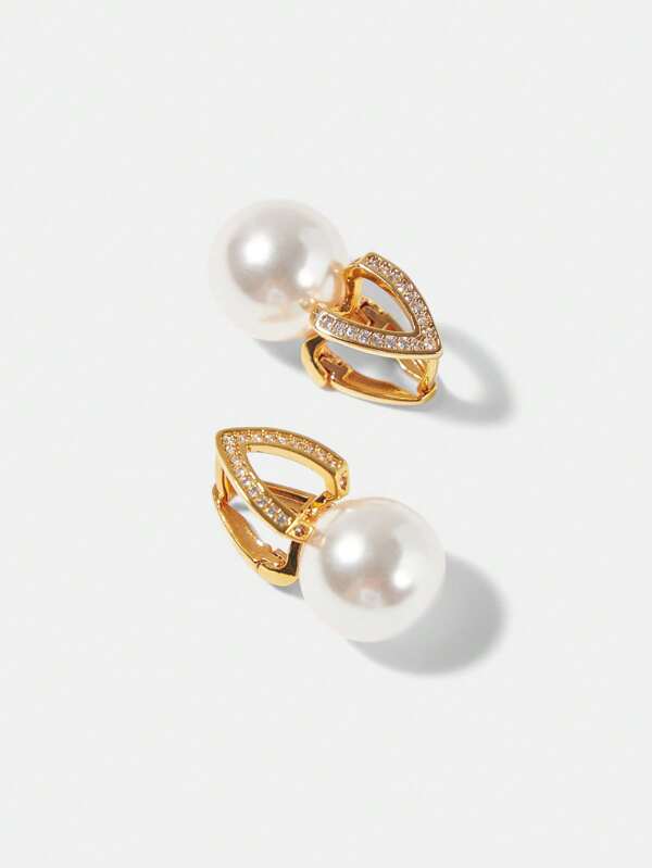 Brincos Femininos com Pérola Central Pendurada com Moldura Dupla Dourada Banho 18K - Soft Pearl Collection - Boutique do Encanto Brincos