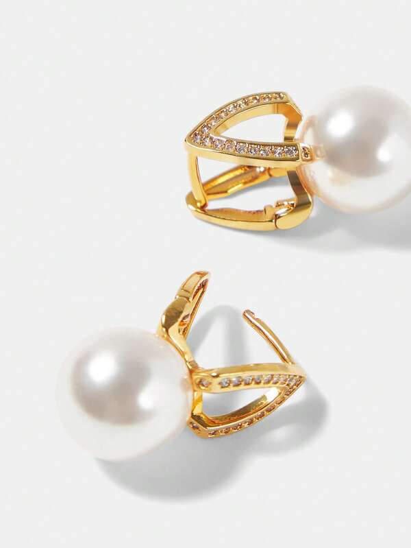 Brincos Femininos com Pérola Central Pendurada com Moldura Dupla Dourada Banho 18K - Soft Pearl Collection - Boutique do Encanto Brincos