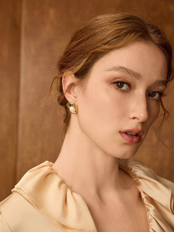 Brincos Femininos de Pérola com Acabamento Dourado 18 K - Clássico Elegante - Classic Pearl Glow - Bourtique do Encanto Brincos