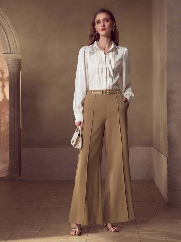 Calça Social Feminina Perna Larga com Pregas e Detalhe Metálico - Alfaiataria Premium - Cores Caqui e Offwhite - Boutique do Encanto Calças