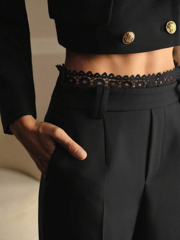 Calça Social Feminina Perna Larga com Renda Contrastante | Preto - Marrom | Alfaiataria Premium - Boutique do Encanto Calças