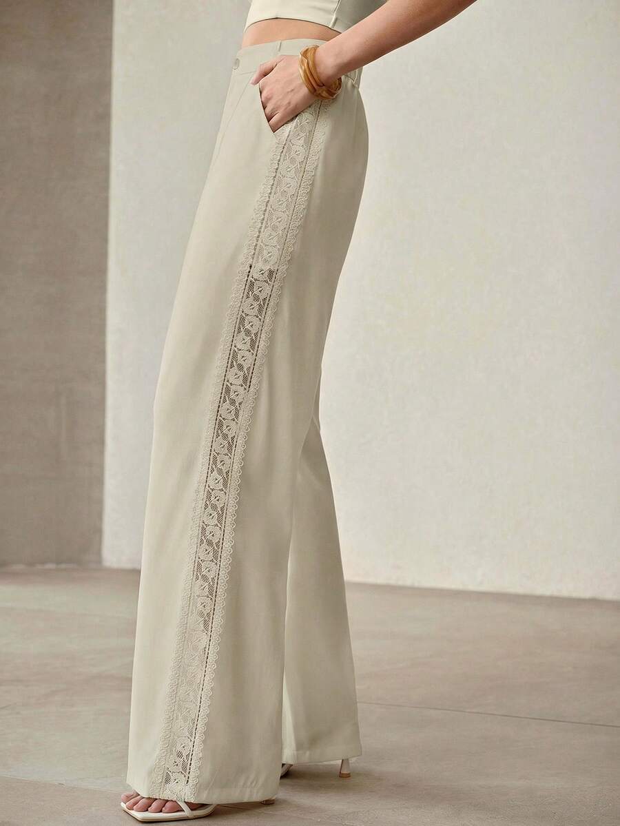 Calça feminina Off White com renda e acabamento sofisticado