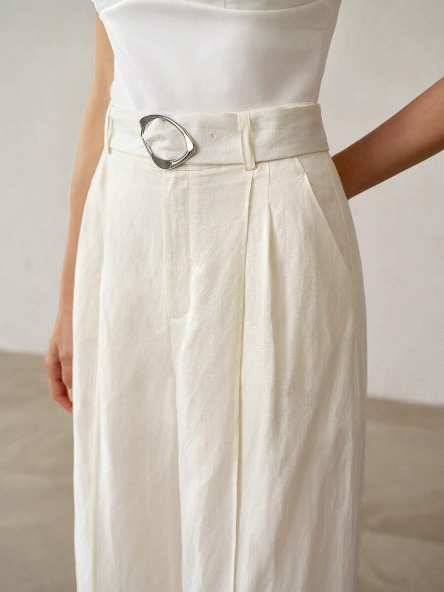 Calça feminina de cintura alta com pernas largas em linho