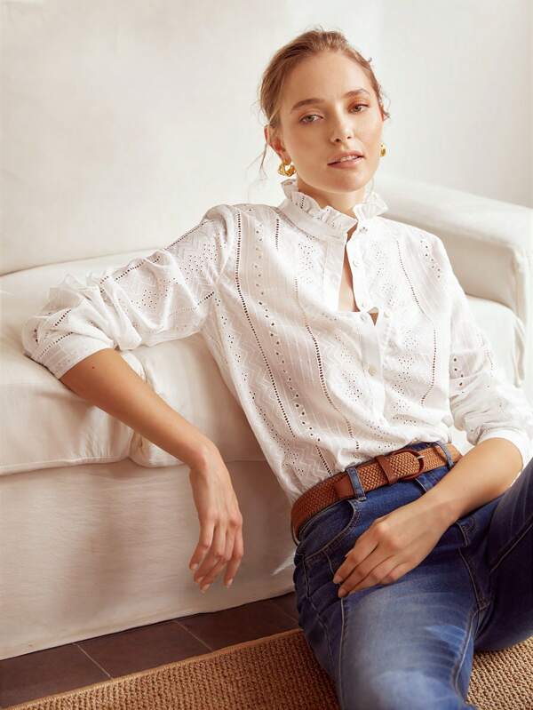 Camisa Feminina Branca com Bordado Iliós e Babados – Cor Branco - Coleção Entre Estações - Boutique do Encanto