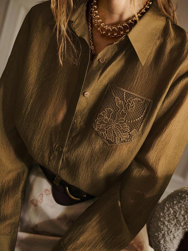 Camisa Feminina Shape Fluido - Cor Verde Militar com Bolso Bordado - Manga Longa – Boutique do Encanto