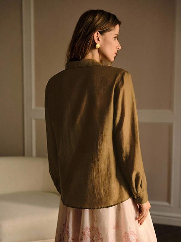 Camisa Feminina Shape Fluido - Cor Verde Militar com Bolso Bordado - Manga Longa – Boutique do Encanto