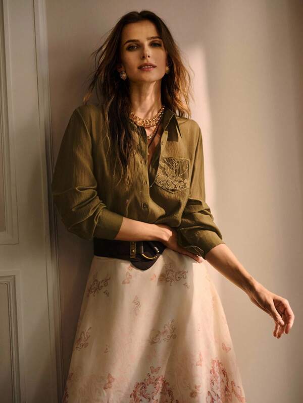 Camisa Feminina Shape Fluido - Cor Verde Militar com Bolso Bordado - Manga Longa – Boutique do Encanto