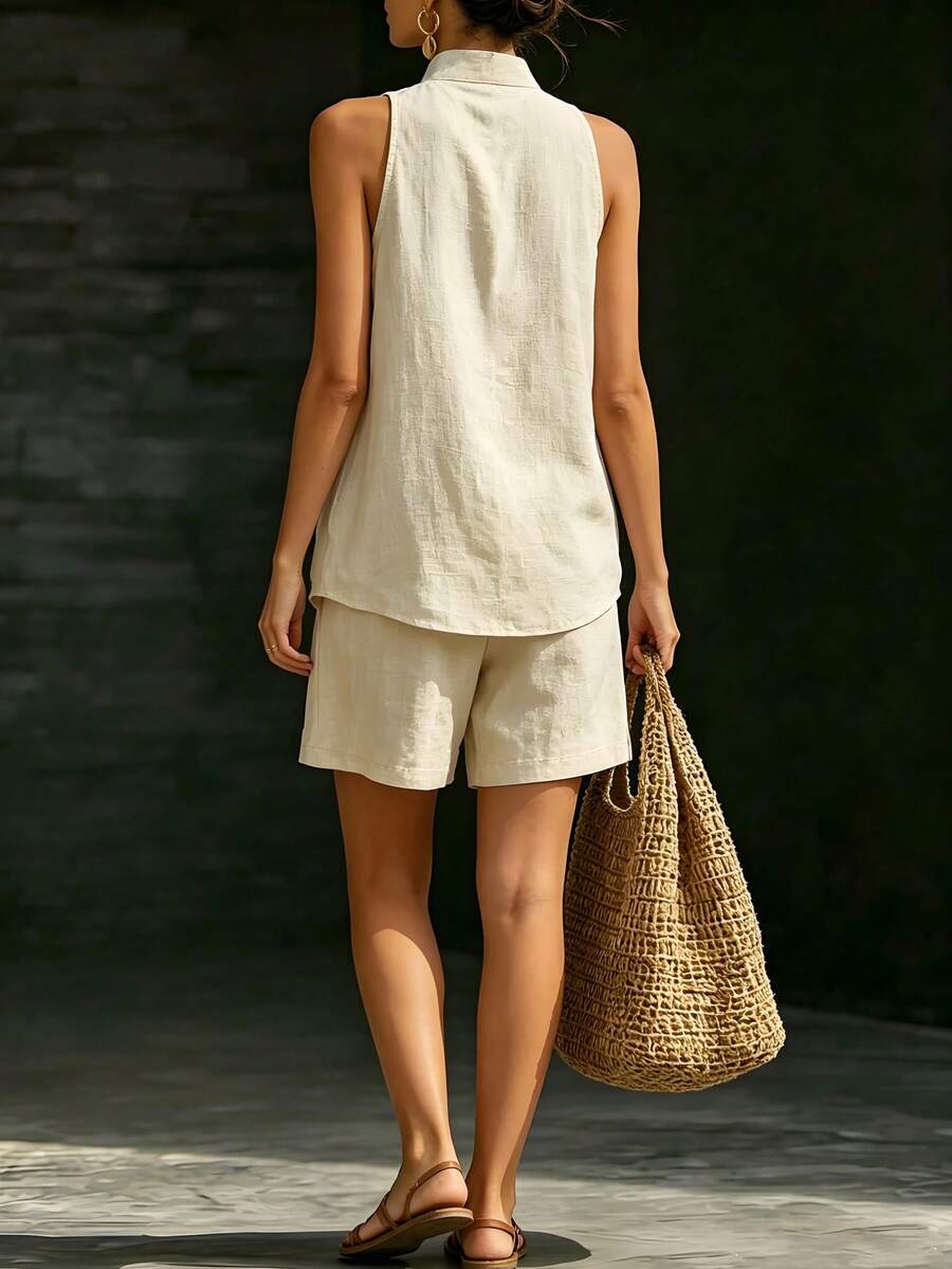Conjunto feminino casual com blusa de botões e shorts curto