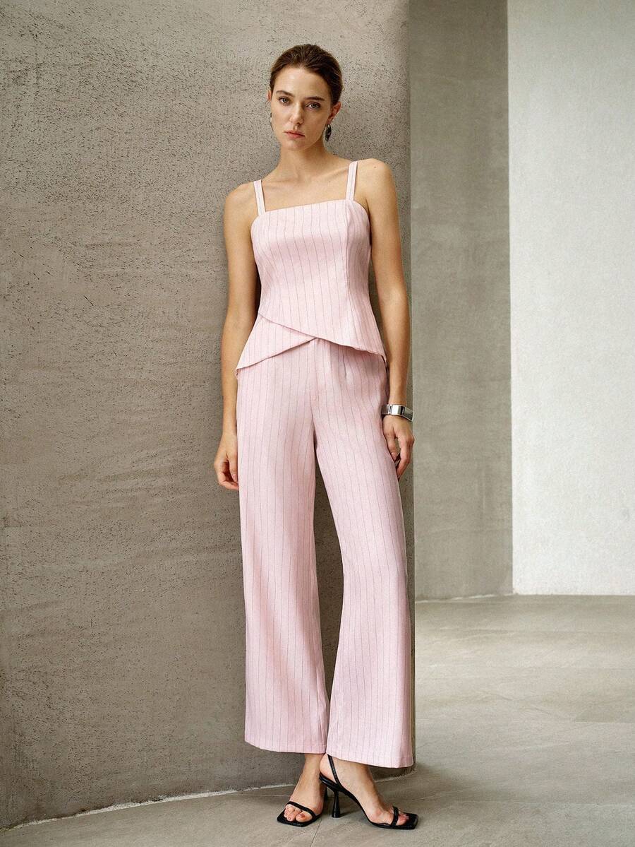 Conjunto feminino com blusa ajustada e calça pantalona