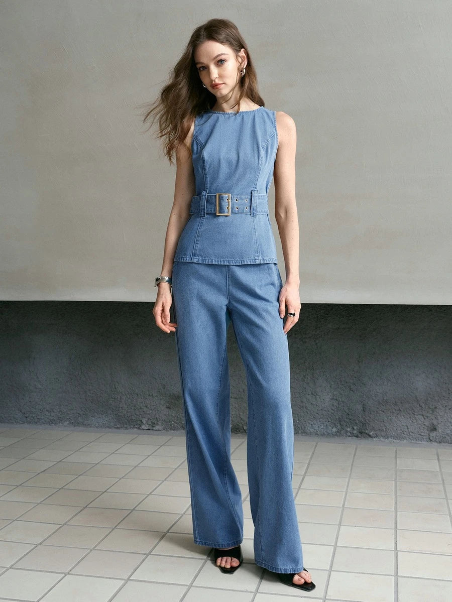 Conjunto feminino em jeans azul com calça de pernas largas
