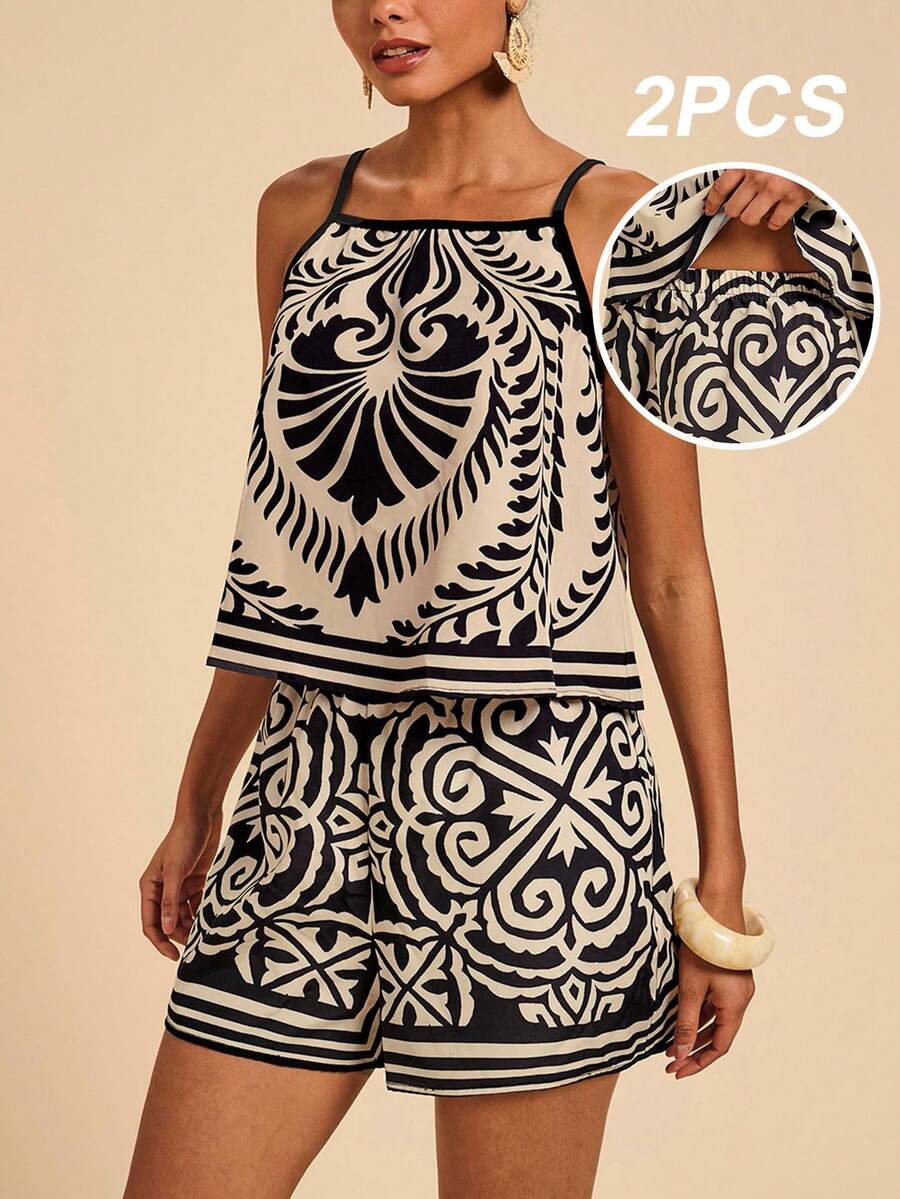 Conjunto feminino preto com estampa ornamental e shorts