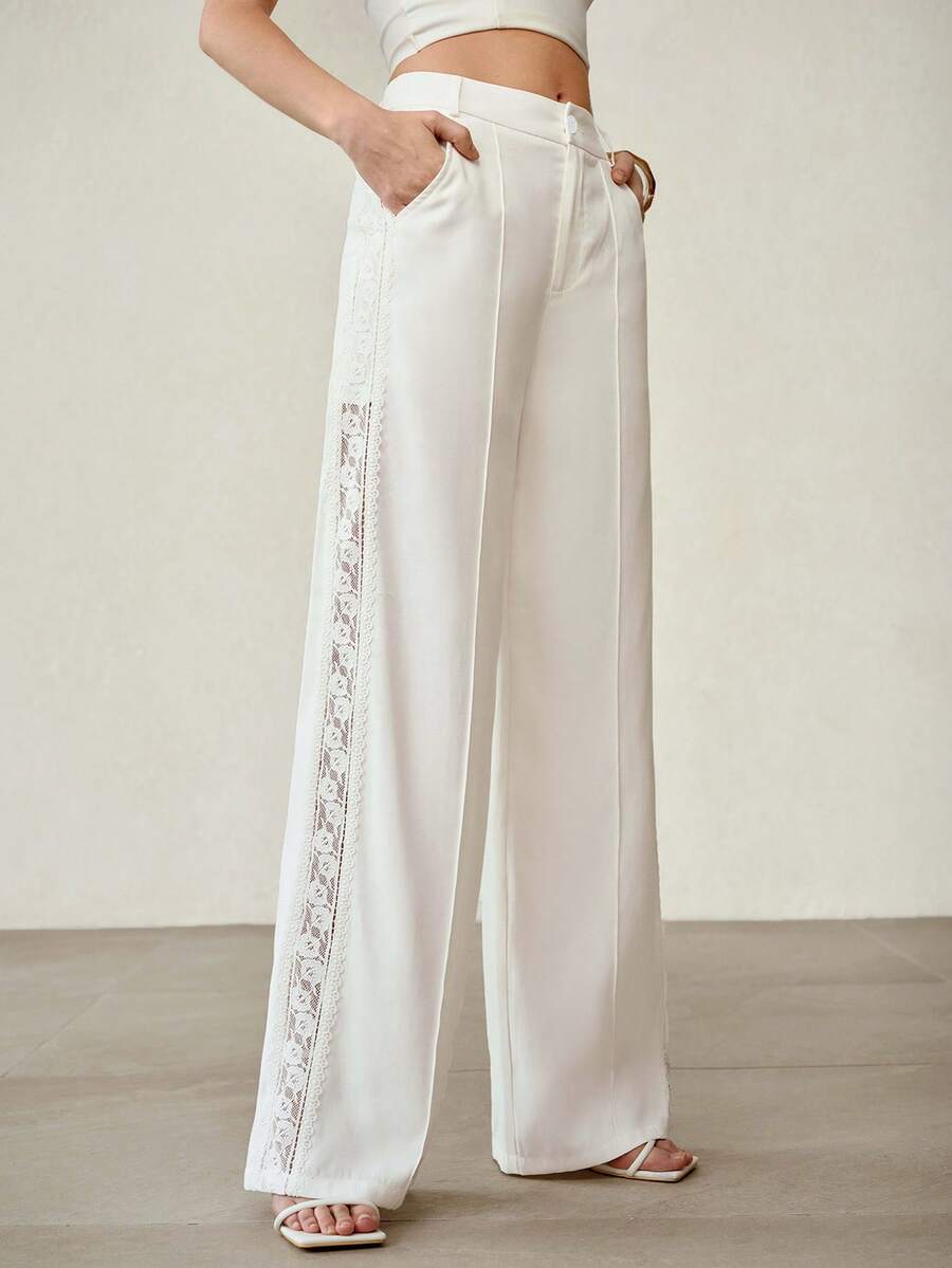Detalhe da renda lateral da calça feminina Off White