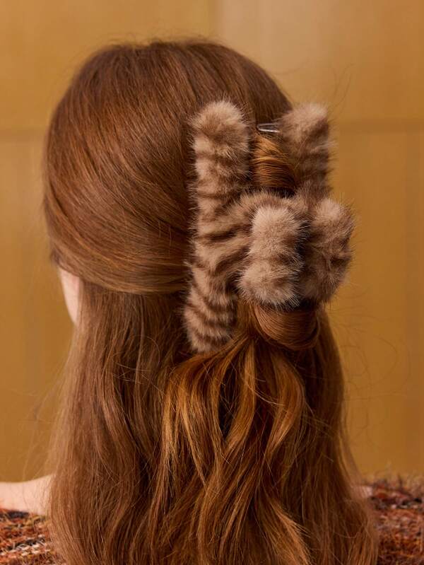 Fivela de Cabelo em Pelúcia Animal Print - Coleção Vintage - Novidade Outono Inverno 2026 - Boutique do Encanto