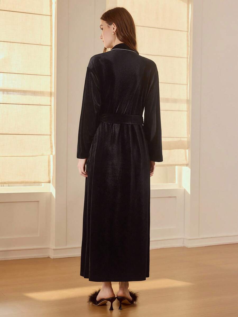 Homewear feminino luxo em veludo preto com toque macio