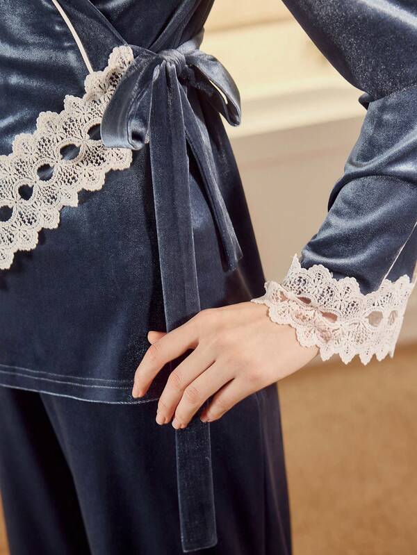 Pijama Feminino Veludo Luxo com Renda e Cinto - Conjunto Longo Azul Escuro - Íntimos & Conforto Premium - Boutique do Encanto