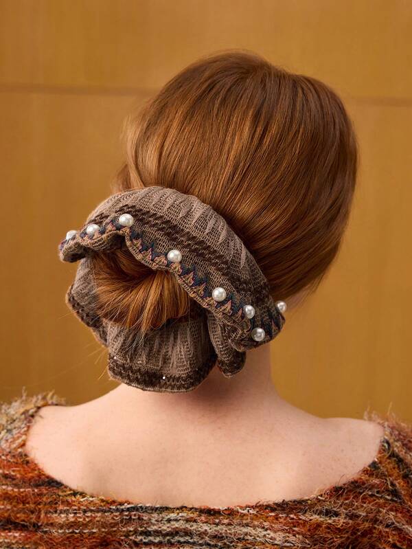 Scrunchie Premium em Crochê Bordada com Perolas - Boho - Coleção Glam - Boutique do Encanto