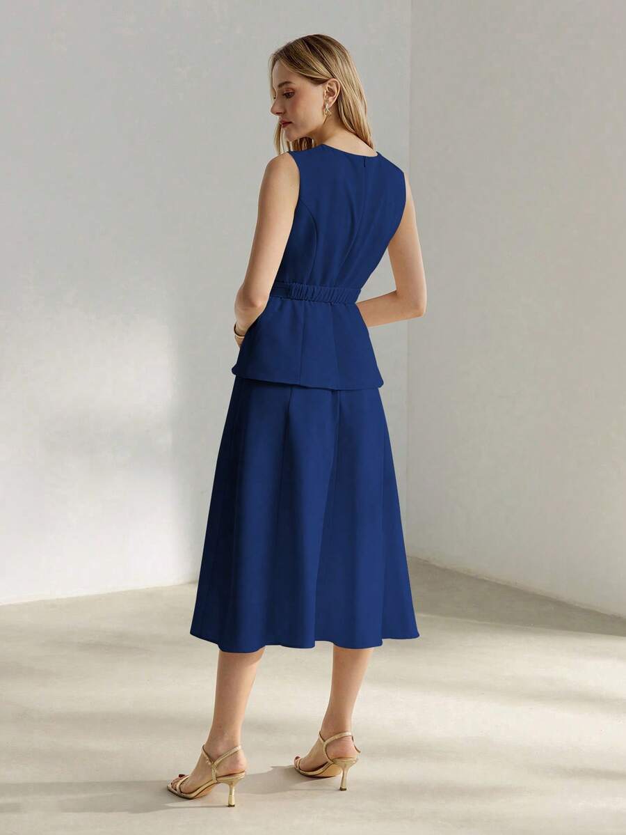 Vestido Azul Royal elegante com efeito visual de conjunto e saia evasê
