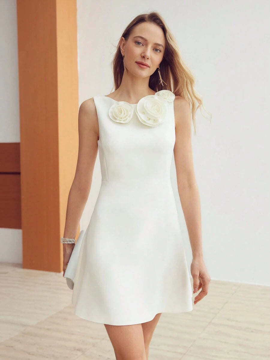 Vestido curto off white elegante para celebrações e eventos sociais