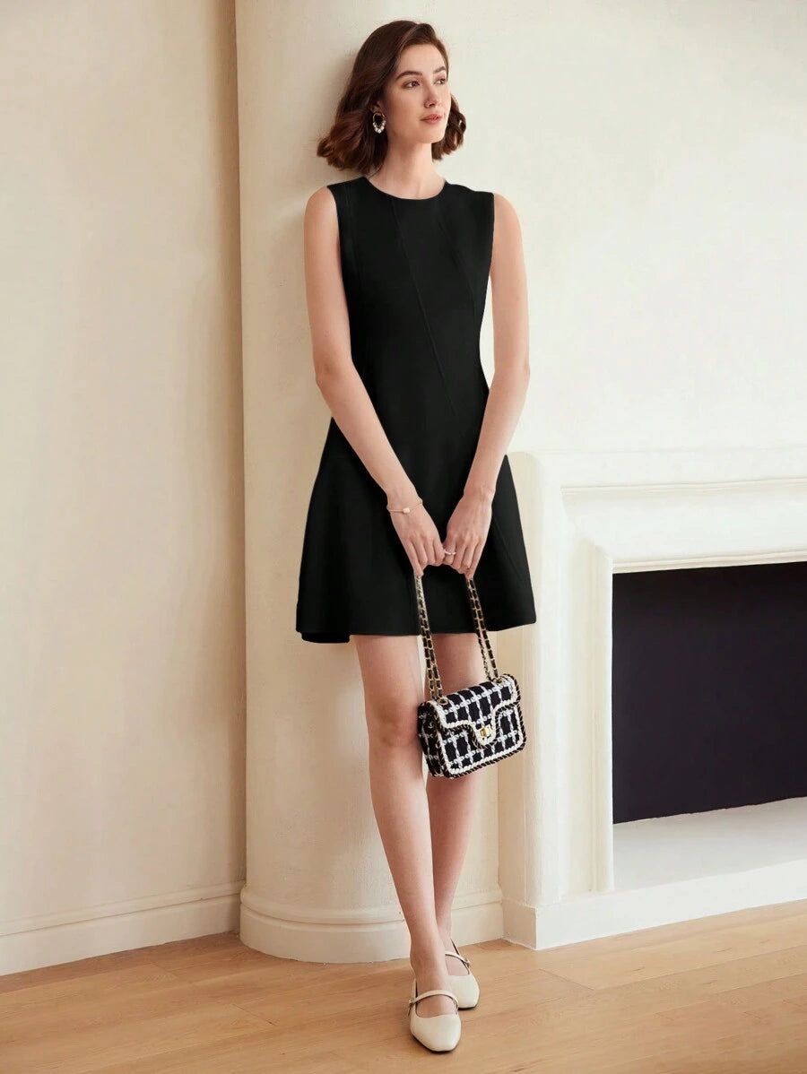 Vestido curto preto feminino com caimento regular e visual elegante