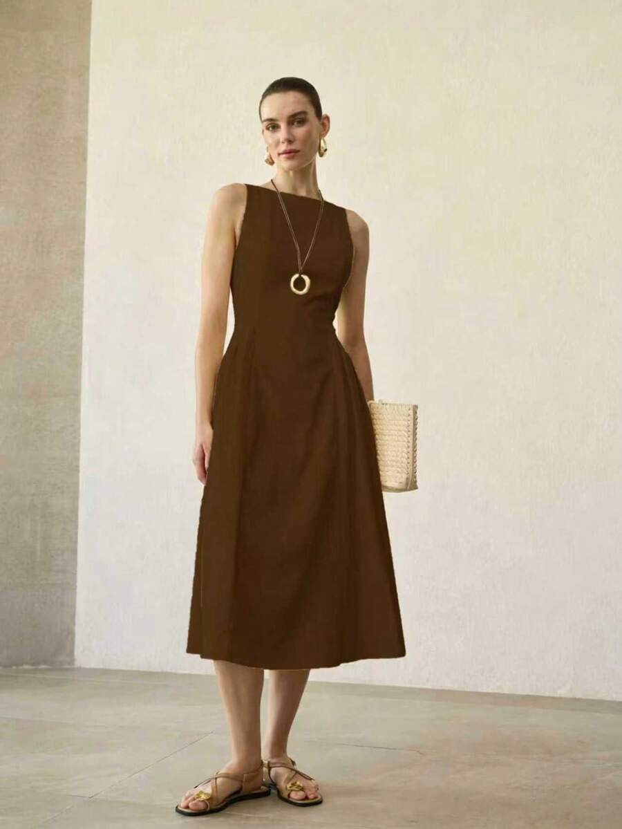 Vestido feminino midi castanho sem mangas com saia em A